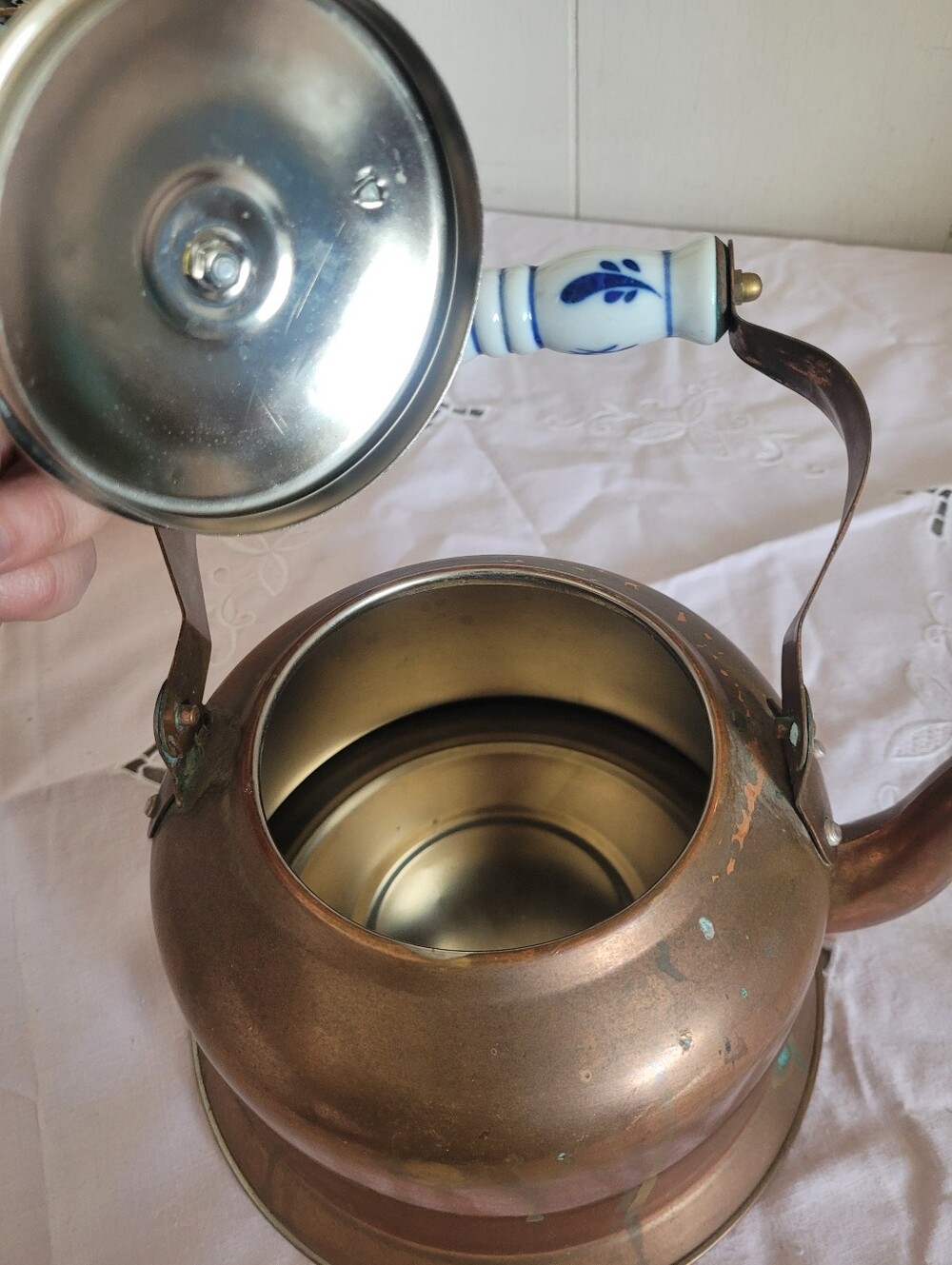 Vintage Copper Teakettle with White & Blue Porcelain Handle - Picture 11 of 13